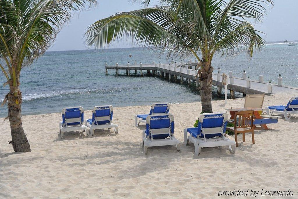 Castaways Cayman Beach Resort North Side Exterior photo