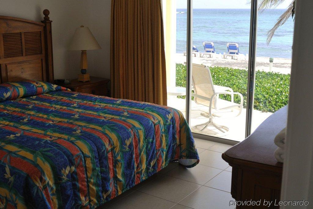 Castaways Cayman Beach Resort North Side Exterior photo