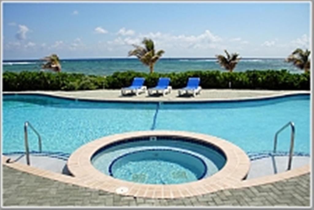 Castaways Cayman Beach Resort North Side Exterior photo