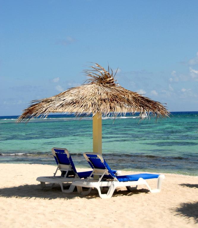 Castaways Cayman Beach Resort North Side Exterior photo
