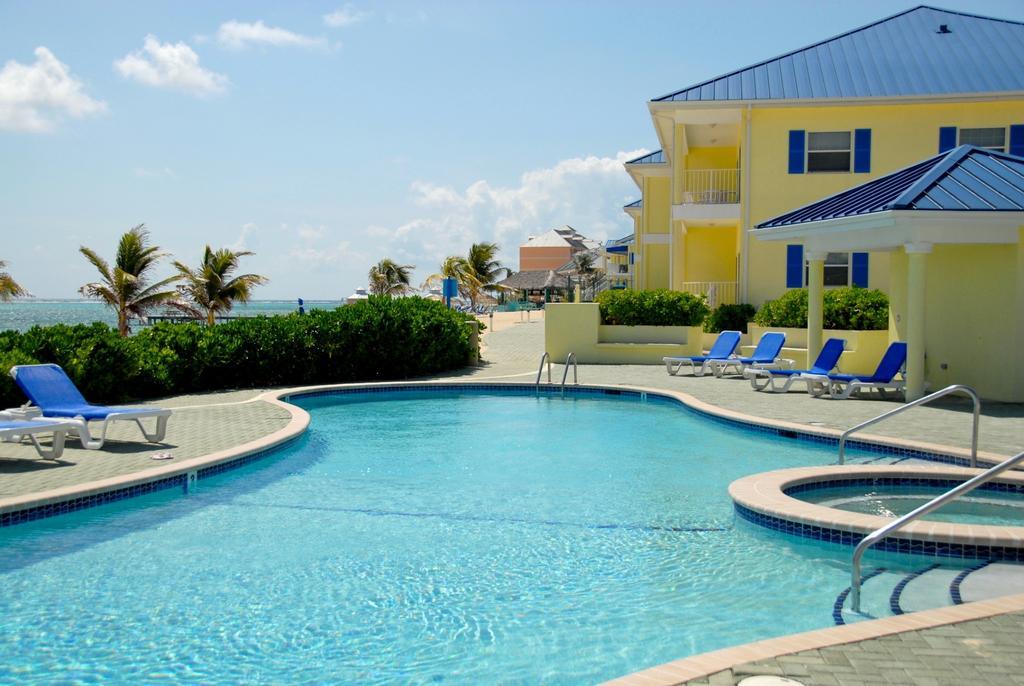 Castaways Cayman Beach Resort North Side Exterior photo